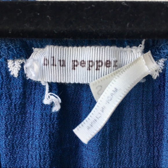 Blu Pepper Blue Embroidered Peasant Top S - Picture 7 of 7